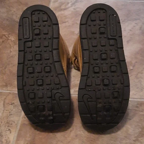 Nike ACG boots, size 11, tan - Picture 5 of 6